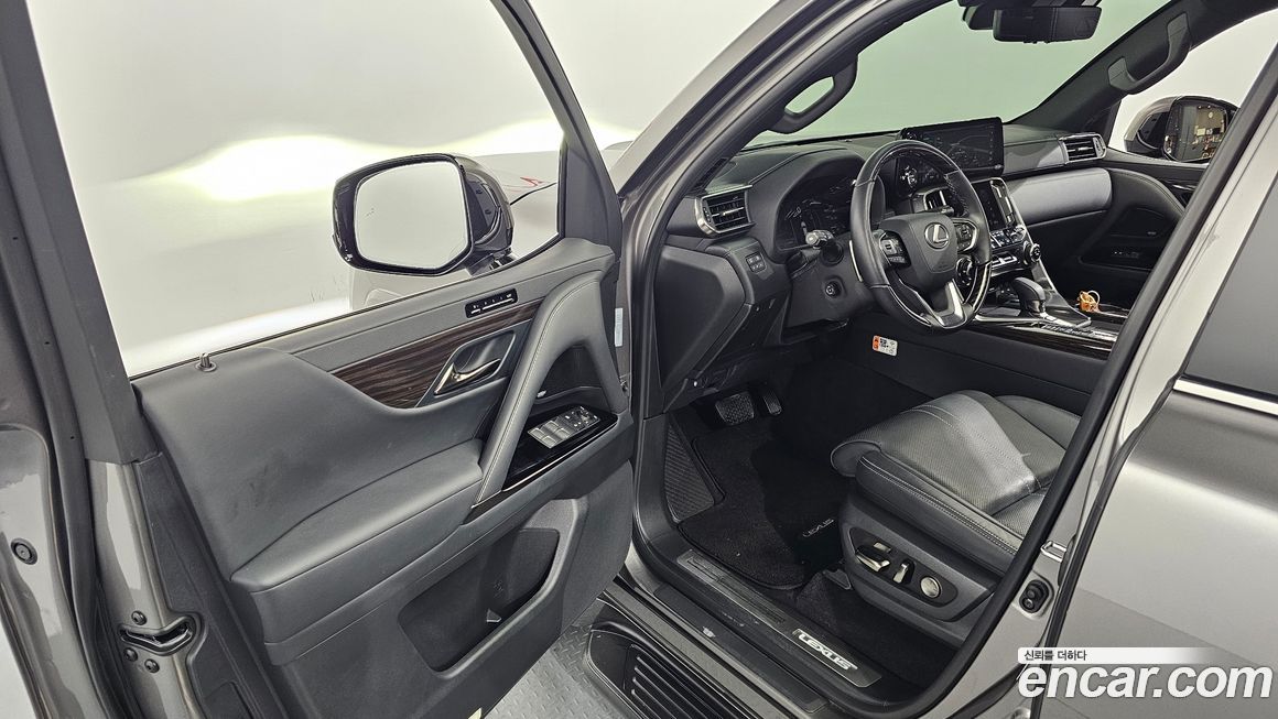 Lexus LX 2025
