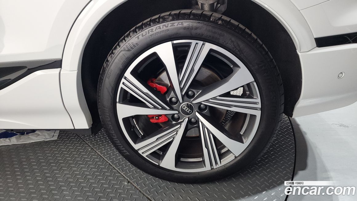 Audi SQ6 e-tron 2025