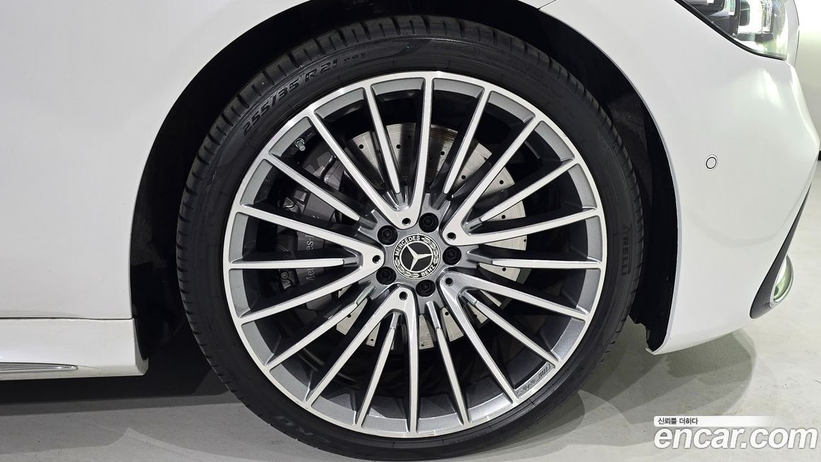 Mercedes-Benz S-Class 2025