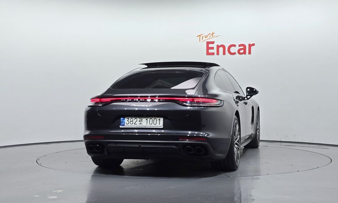 Porsche Panamera 2021