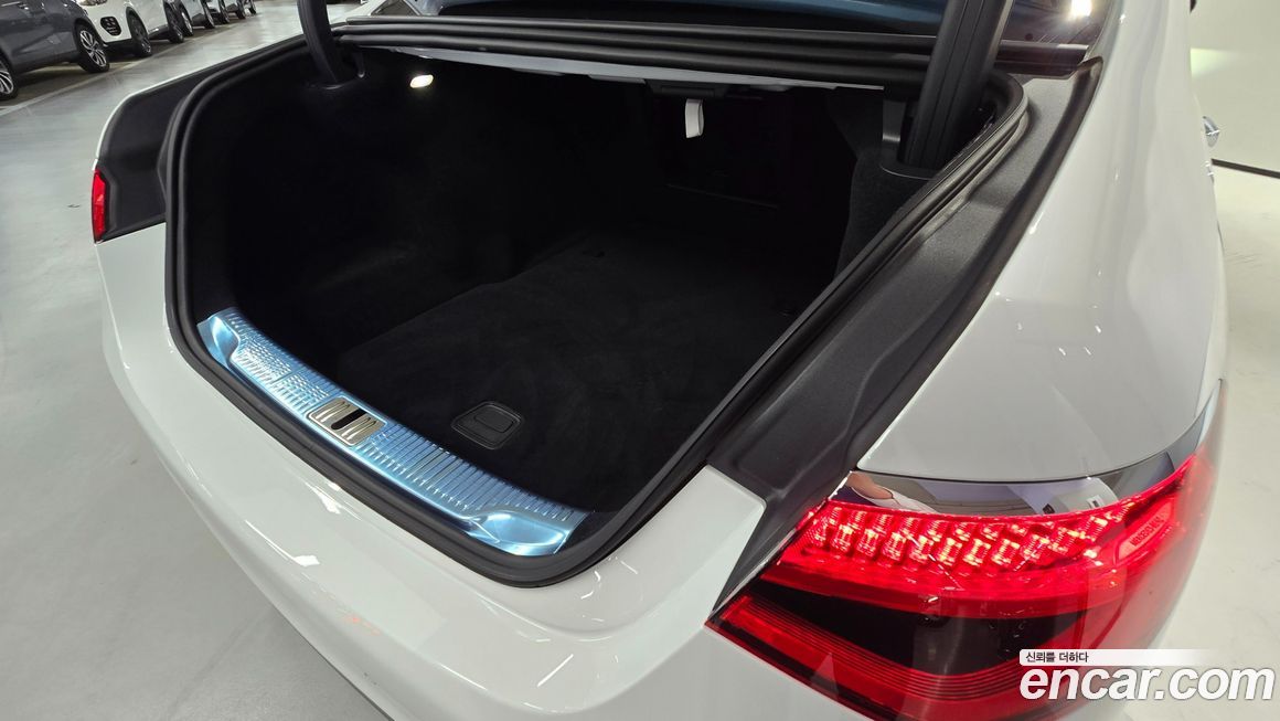 Mercedes-Benz S-Class 2025