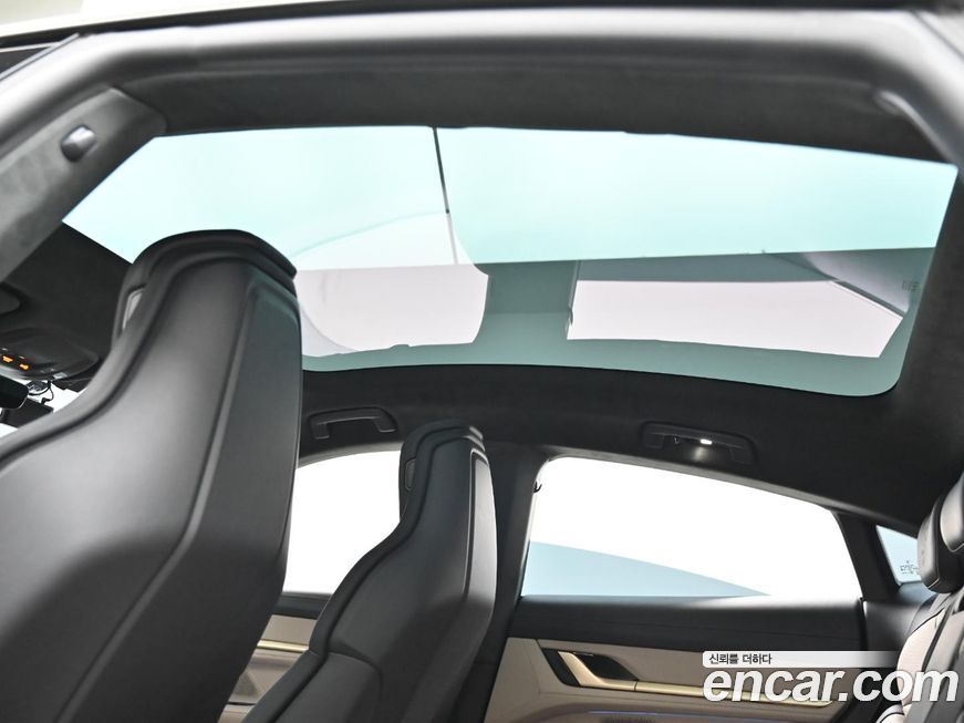 Porsche Taycan 2025