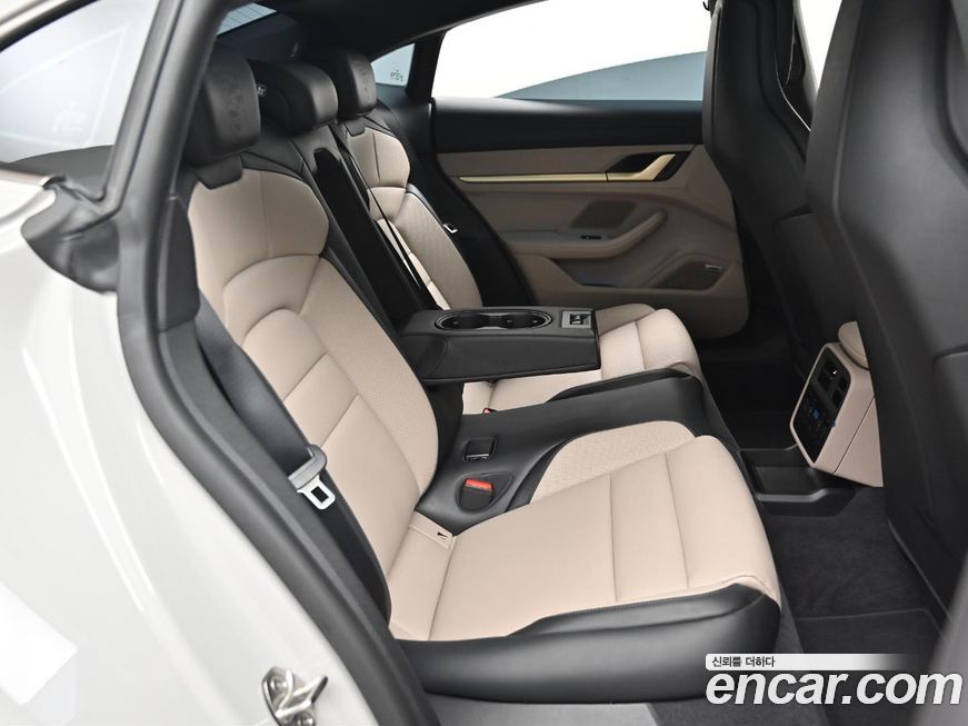 Porsche Taycan 2025