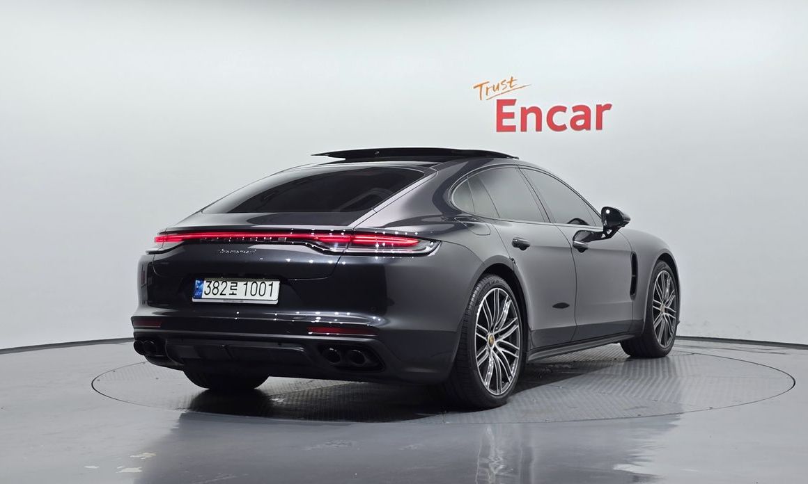 Porsche Panamera 2021