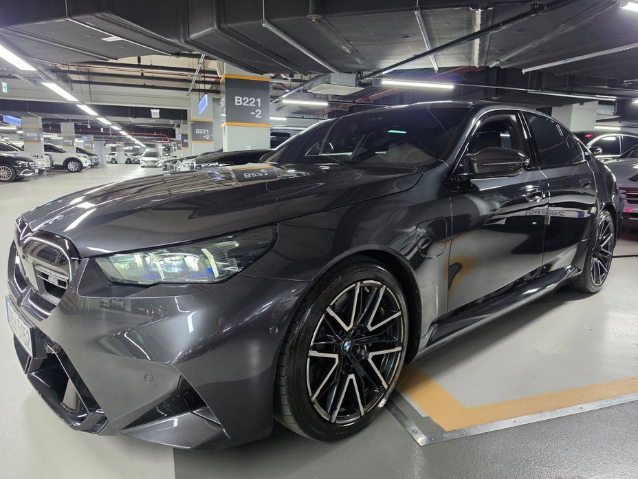 BMW M5 2025