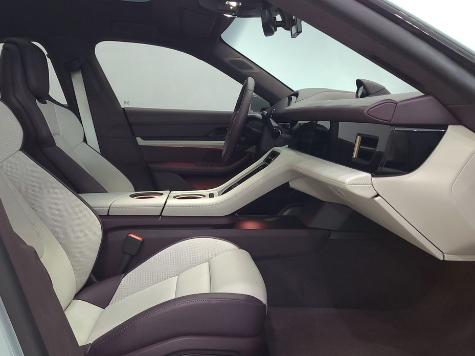 Porsche Taycan 2025