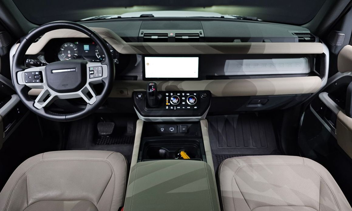 Land Rover Defender 2024