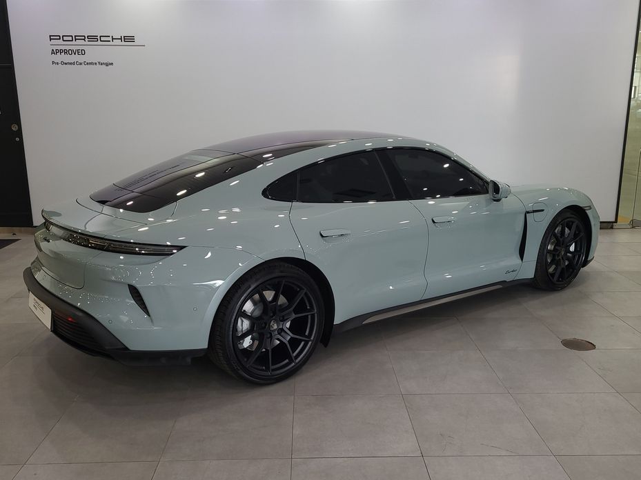 Porsche Taycan 2025