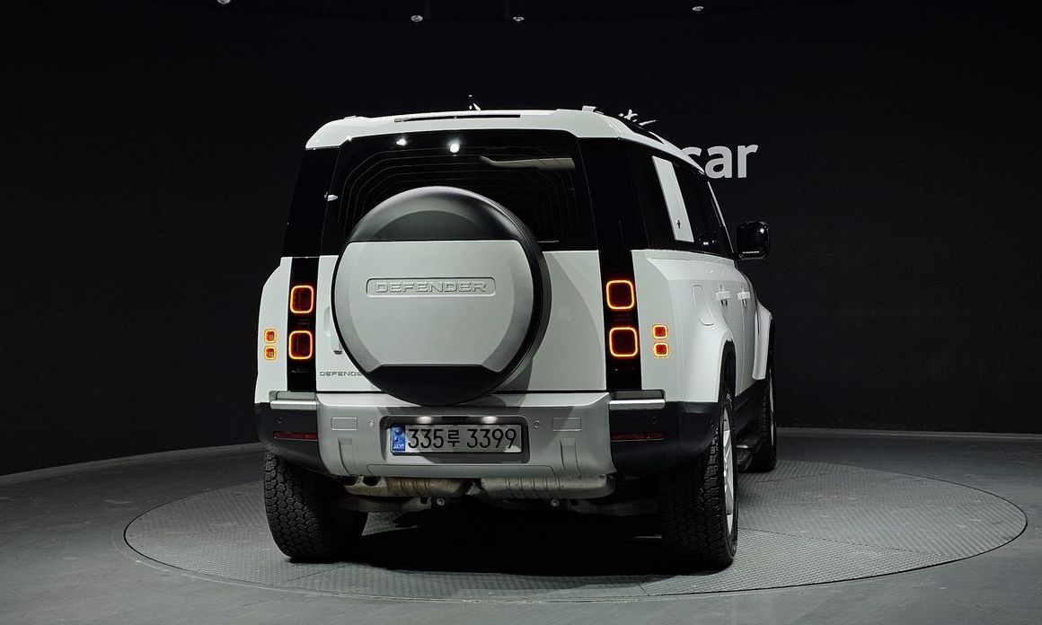Land Rover Defender 2024