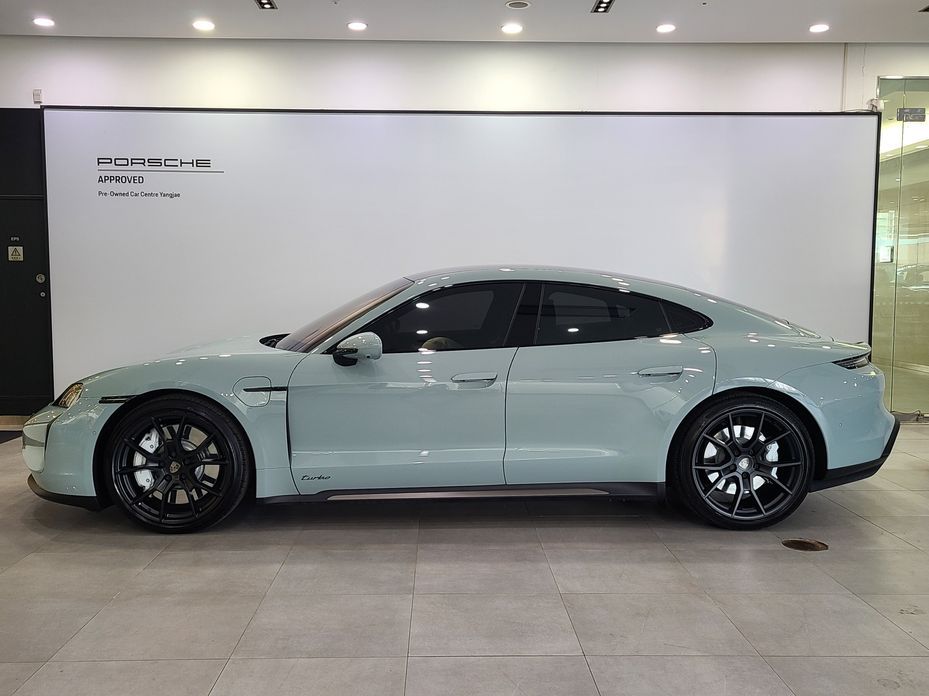 Porsche Taycan 2025