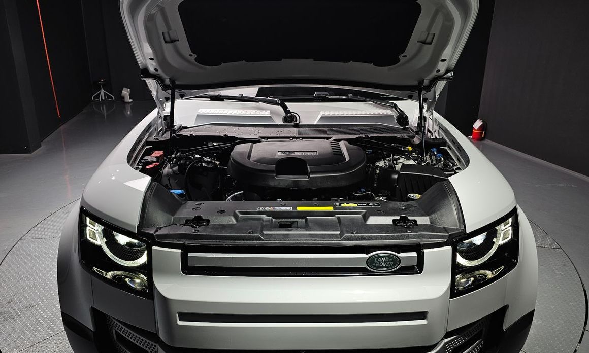 Land Rover Defender 2024