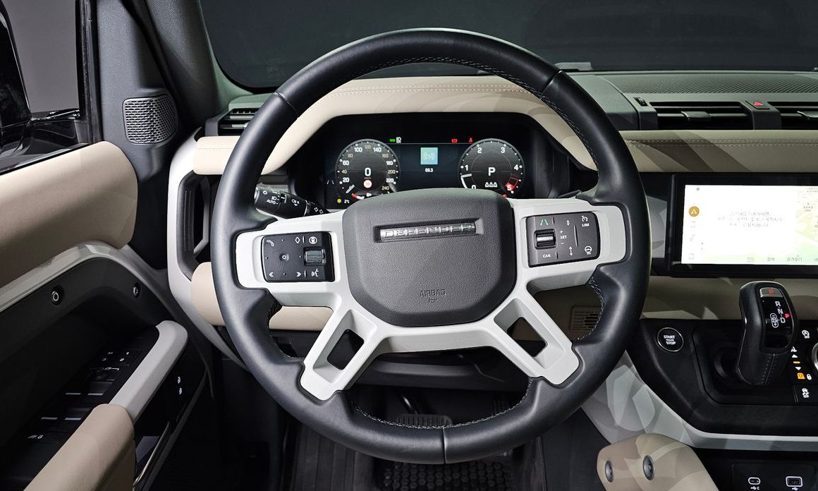 Land Rover Defender 2024