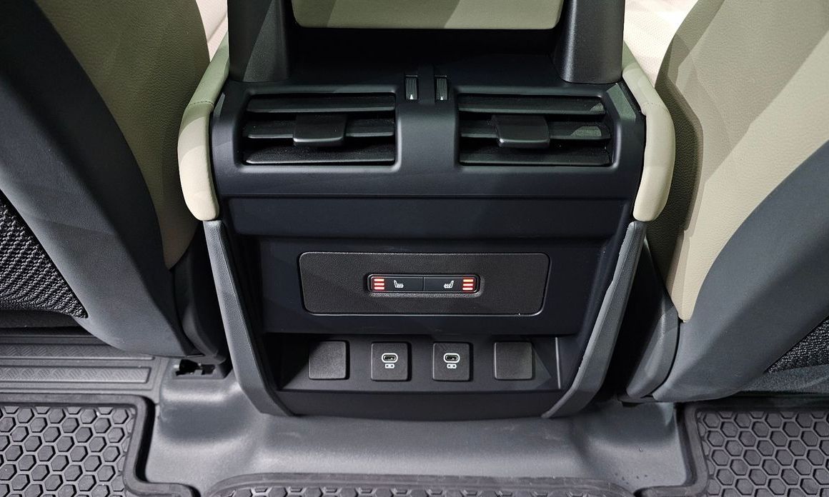 Land Rover Defender 2024