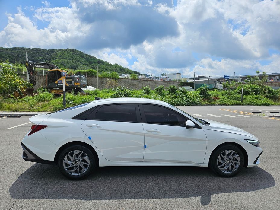 Hyundai AVANTE 2024