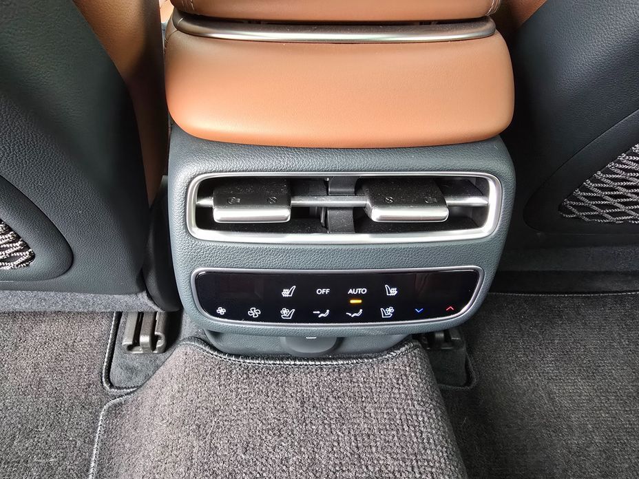 Genesis GV70 2025