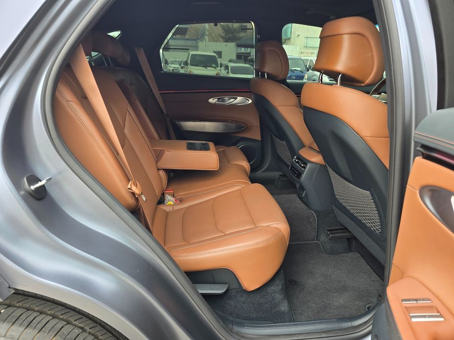 Genesis GV70 2025