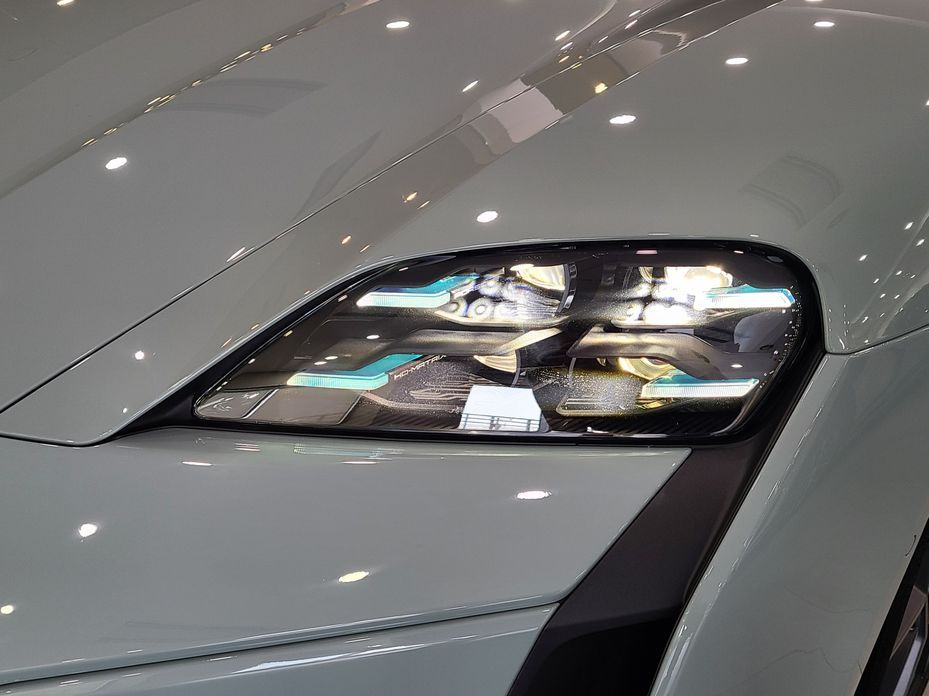Porsche Taycan 2025