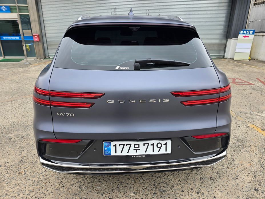 Genesis GV70 2025