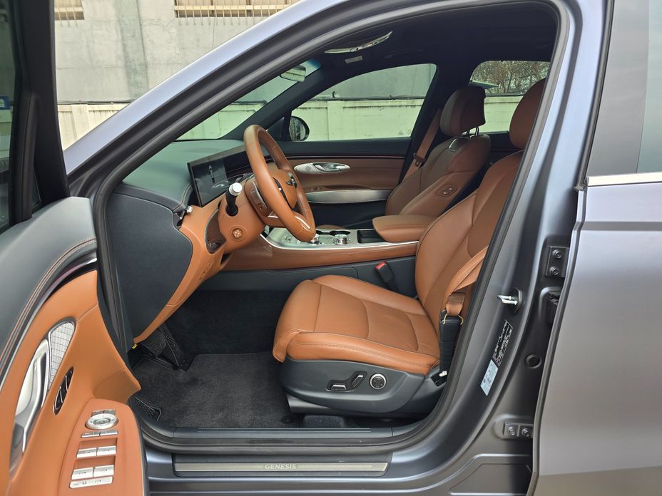 Genesis GV70 2025