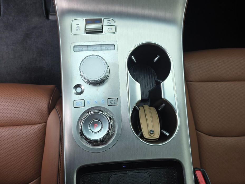 Genesis GV70 2025