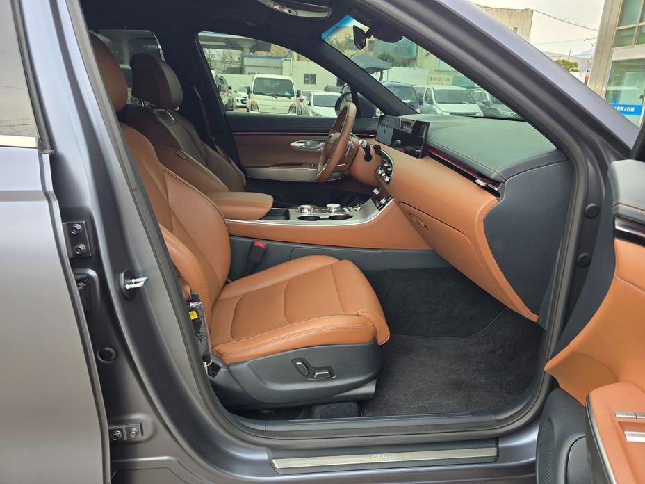 Genesis GV70 2025