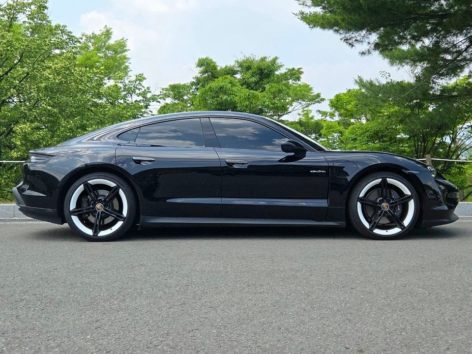 Porsche Taycan 2022