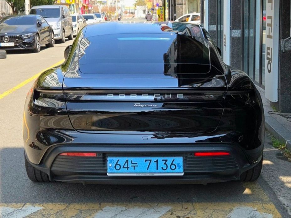 Porsche Taycan 2022