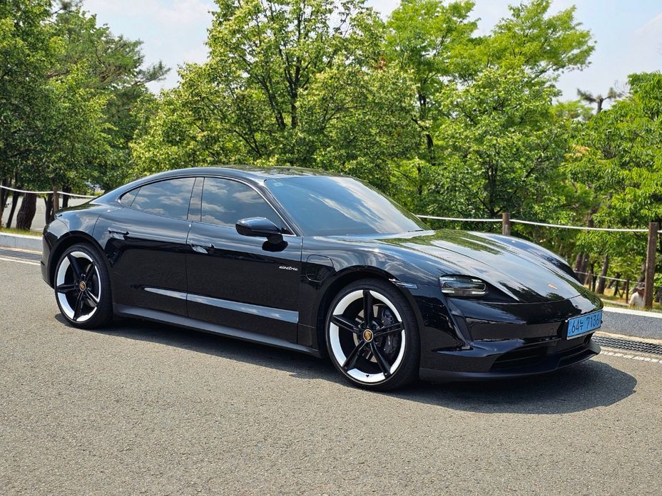 Porsche Taycan 2022