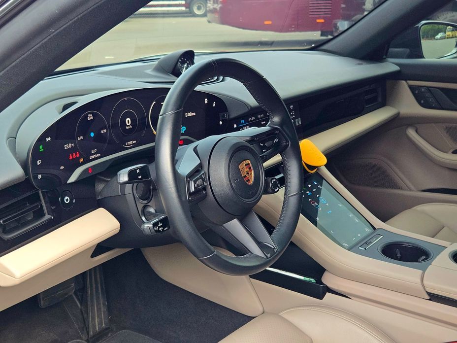 Porsche Taycan 2022