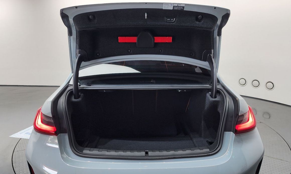 BMW 3-Series 2023
