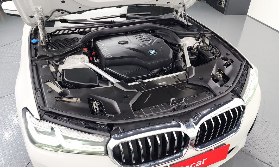 BMW 5-Series 2023