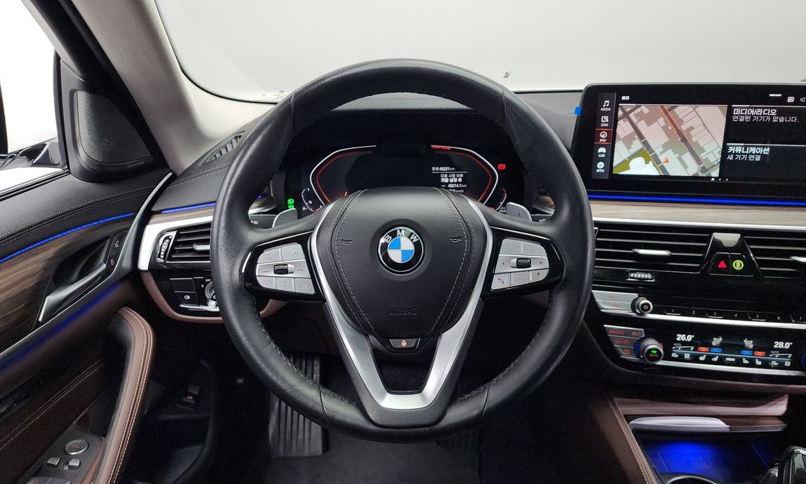 BMW 5-Series 2023