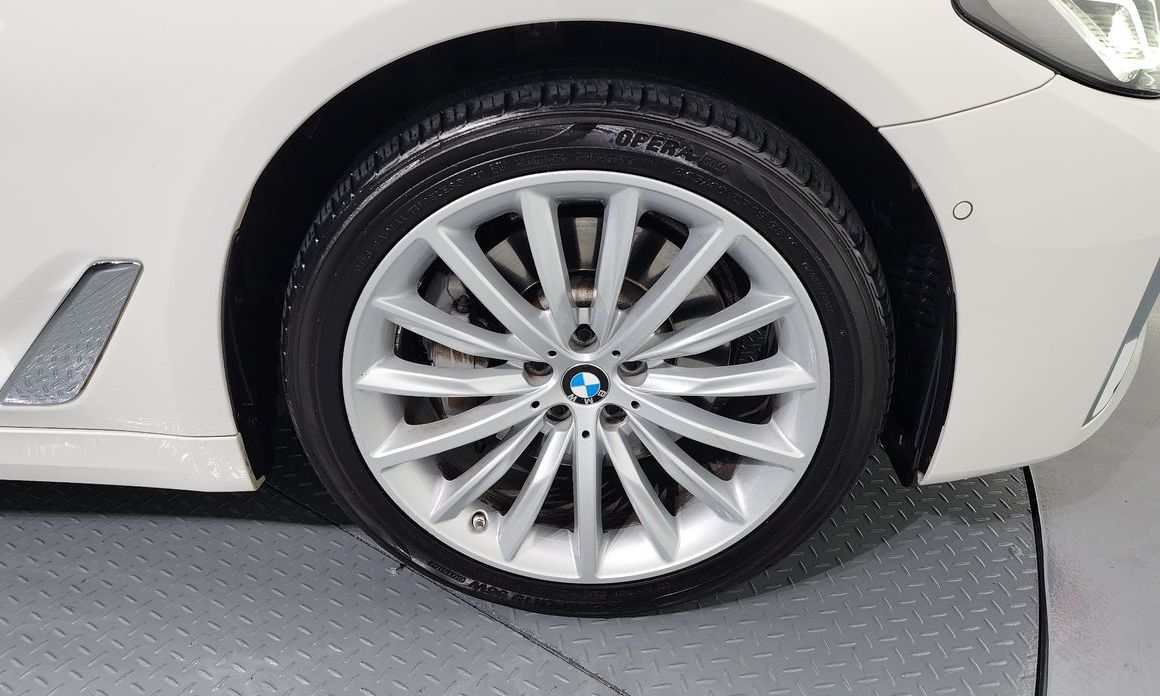 BMW 5-Series 2023