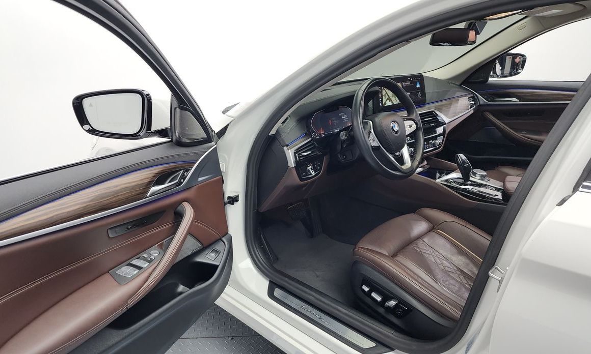 BMW 5-Series 2023