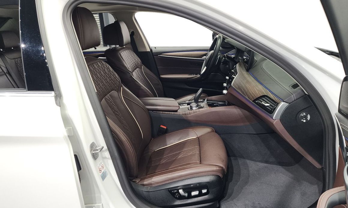 BMW 5-Series 2023