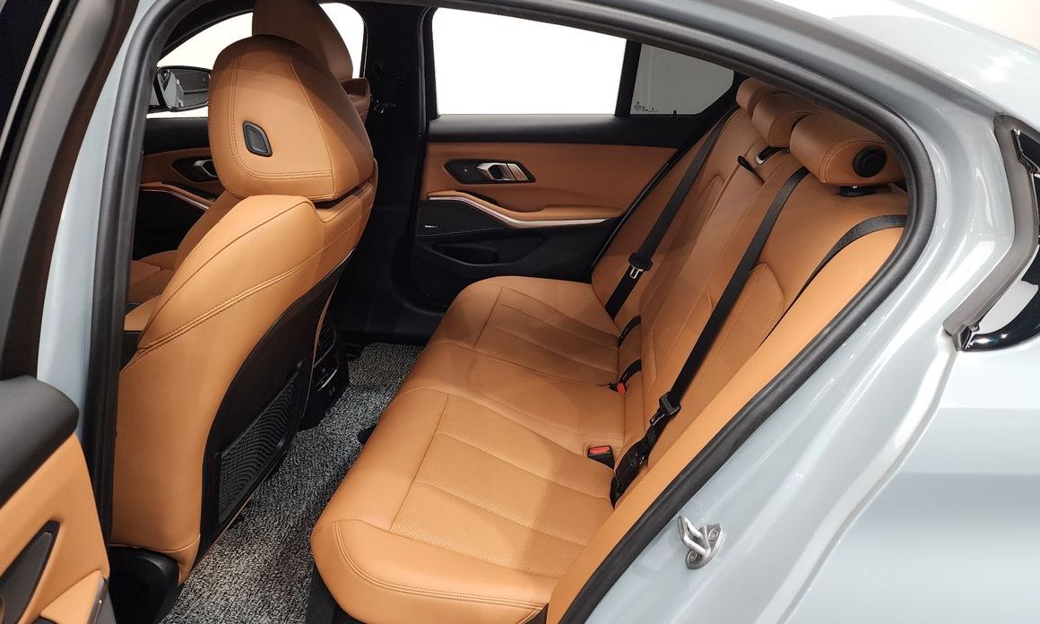 BMW 3-Series 2023