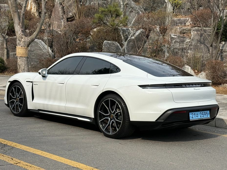 Porsche Taycan 2024