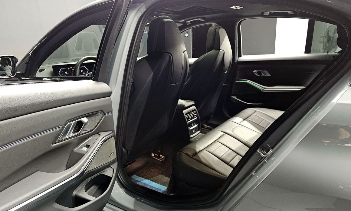 BMW 3-Series 2023