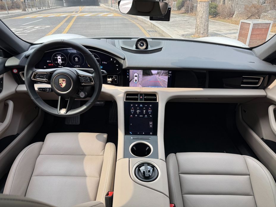 Porsche Taycan 2024