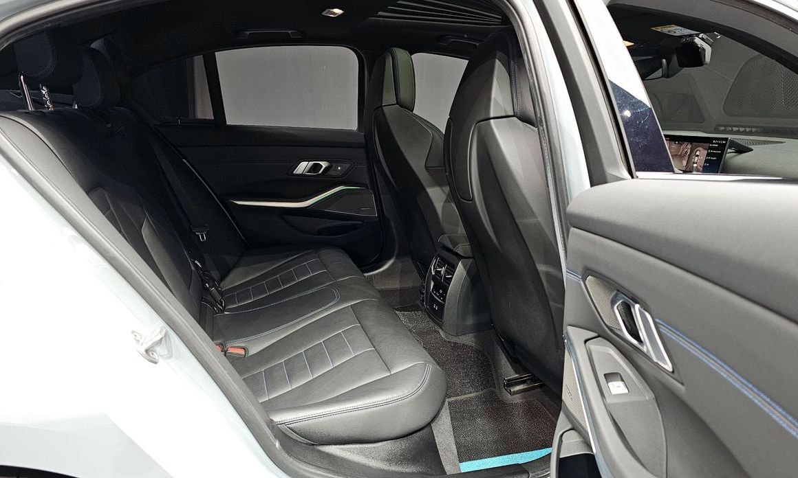 BMW 3-Series 2023