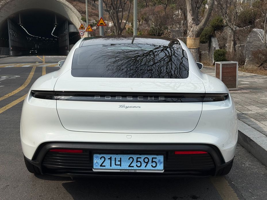 Porsche Taycan 2024