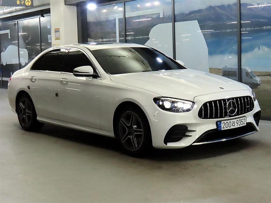 Mercedes-Benz E-Class 2023