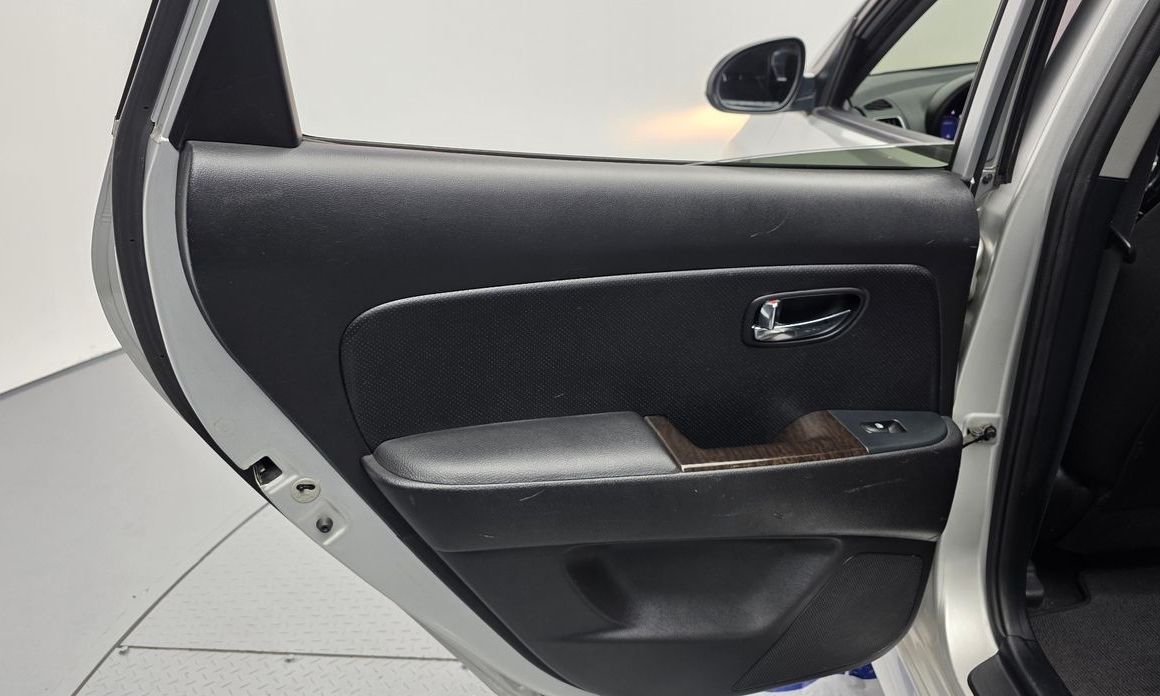 Hyundai AVANTE 2012