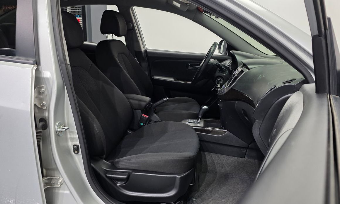 Hyundai AVANTE 2012