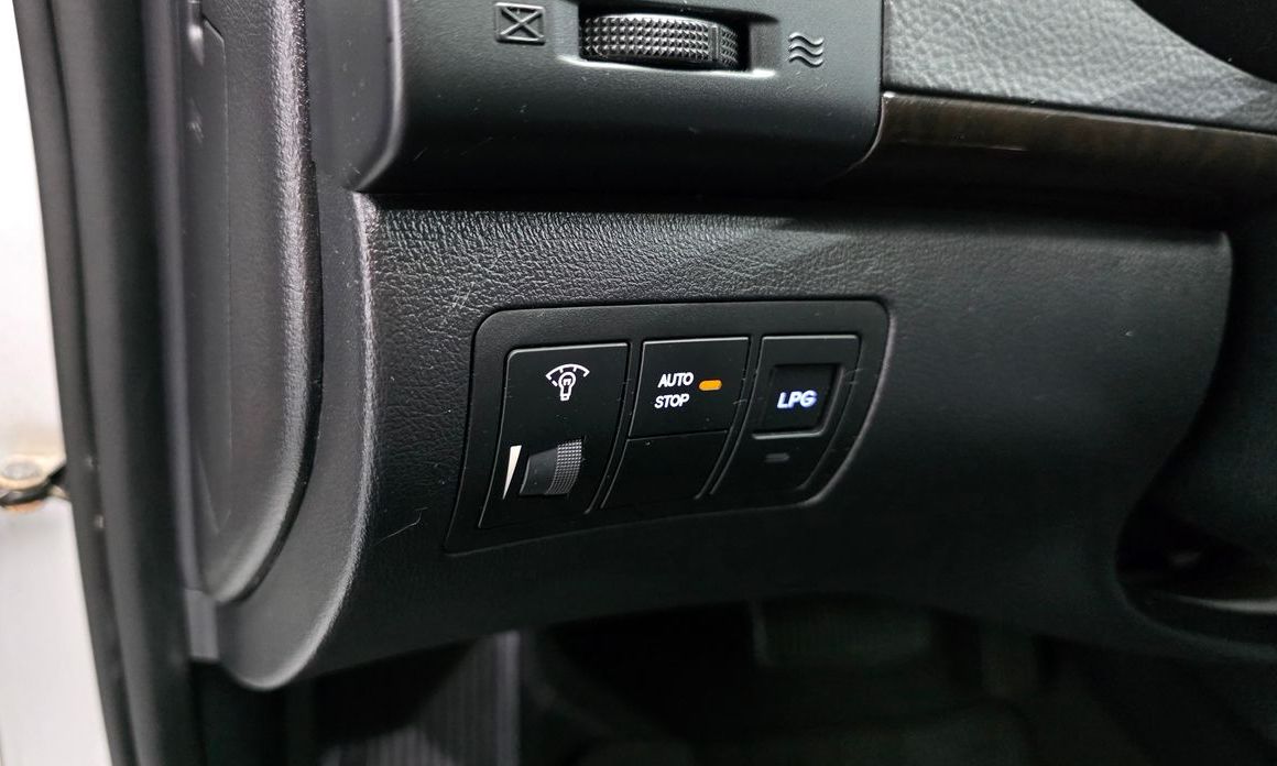 Hyundai AVANTE 2012