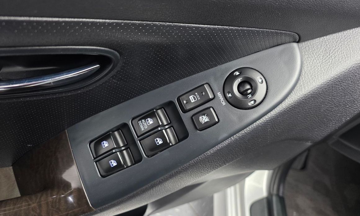 Hyundai AVANTE 2012