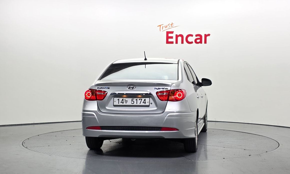 Hyundai AVANTE 2012