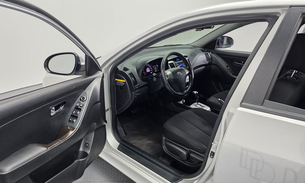 Hyundai AVANTE 2012
