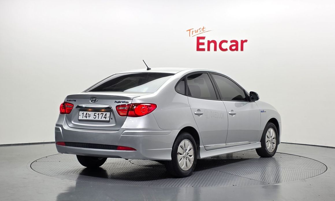 Hyundai AVANTE 2012