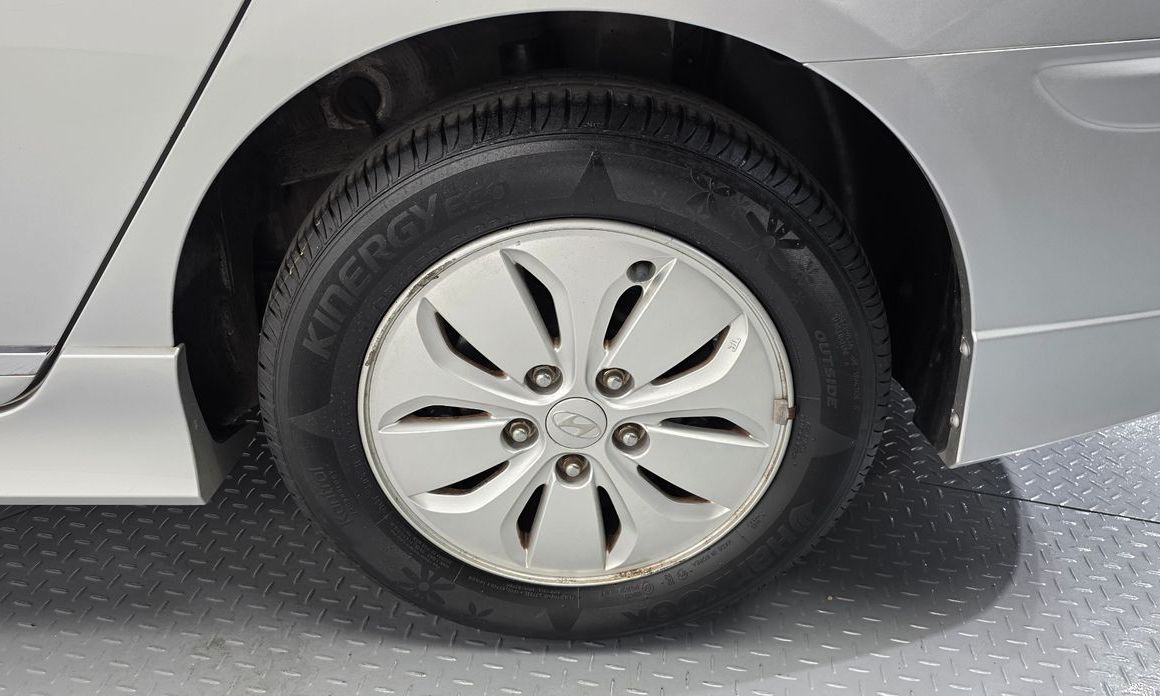 Hyundai AVANTE 2012